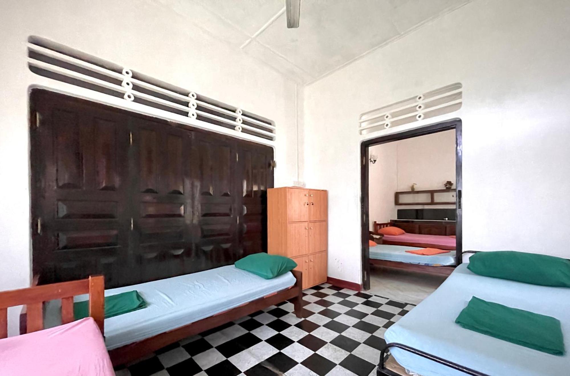 Rockstel Towers Hostel Unawatuna Buitenkant foto