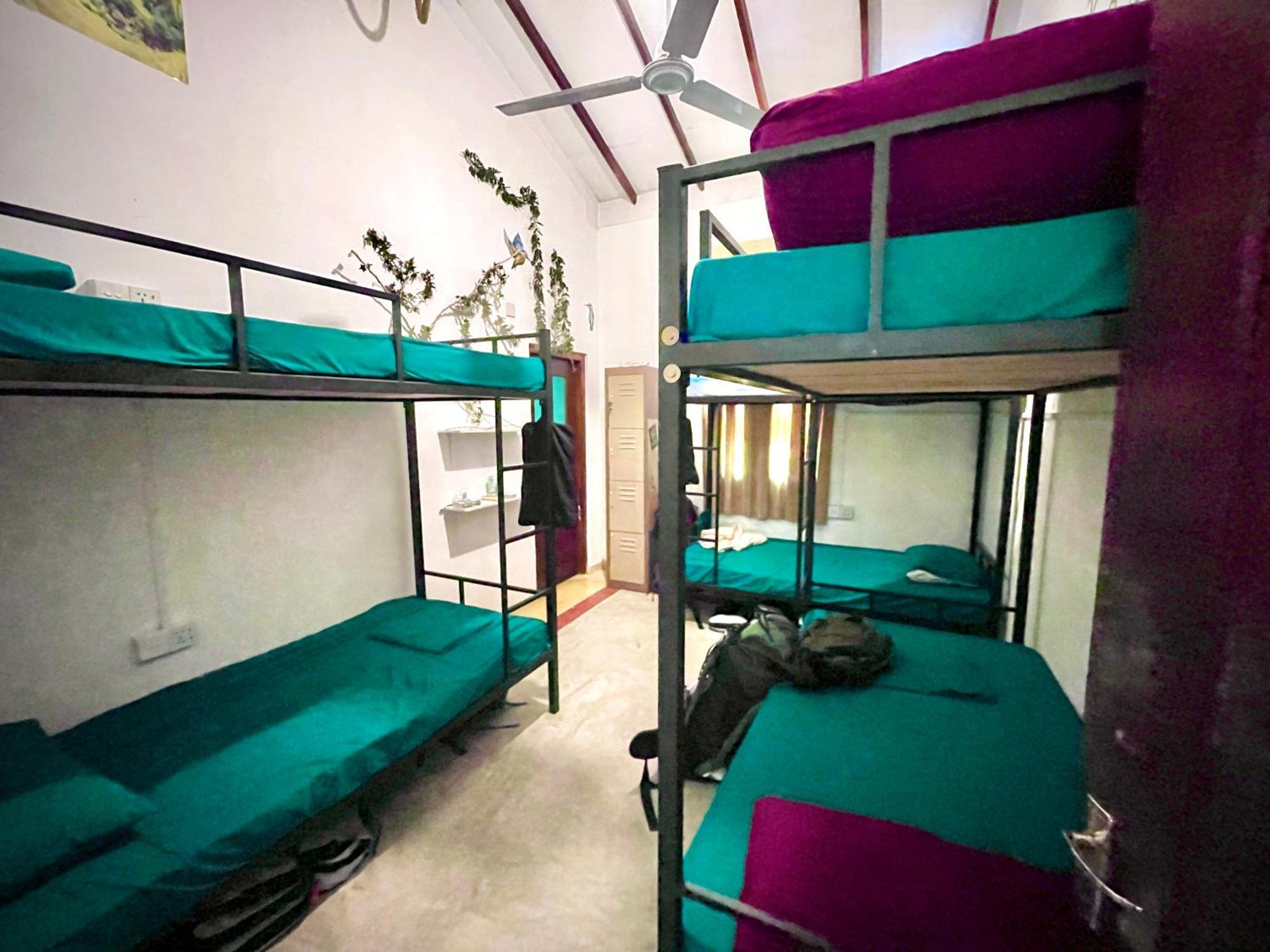 Rockstel Towers Hostel Unawatuna Buitenkant foto