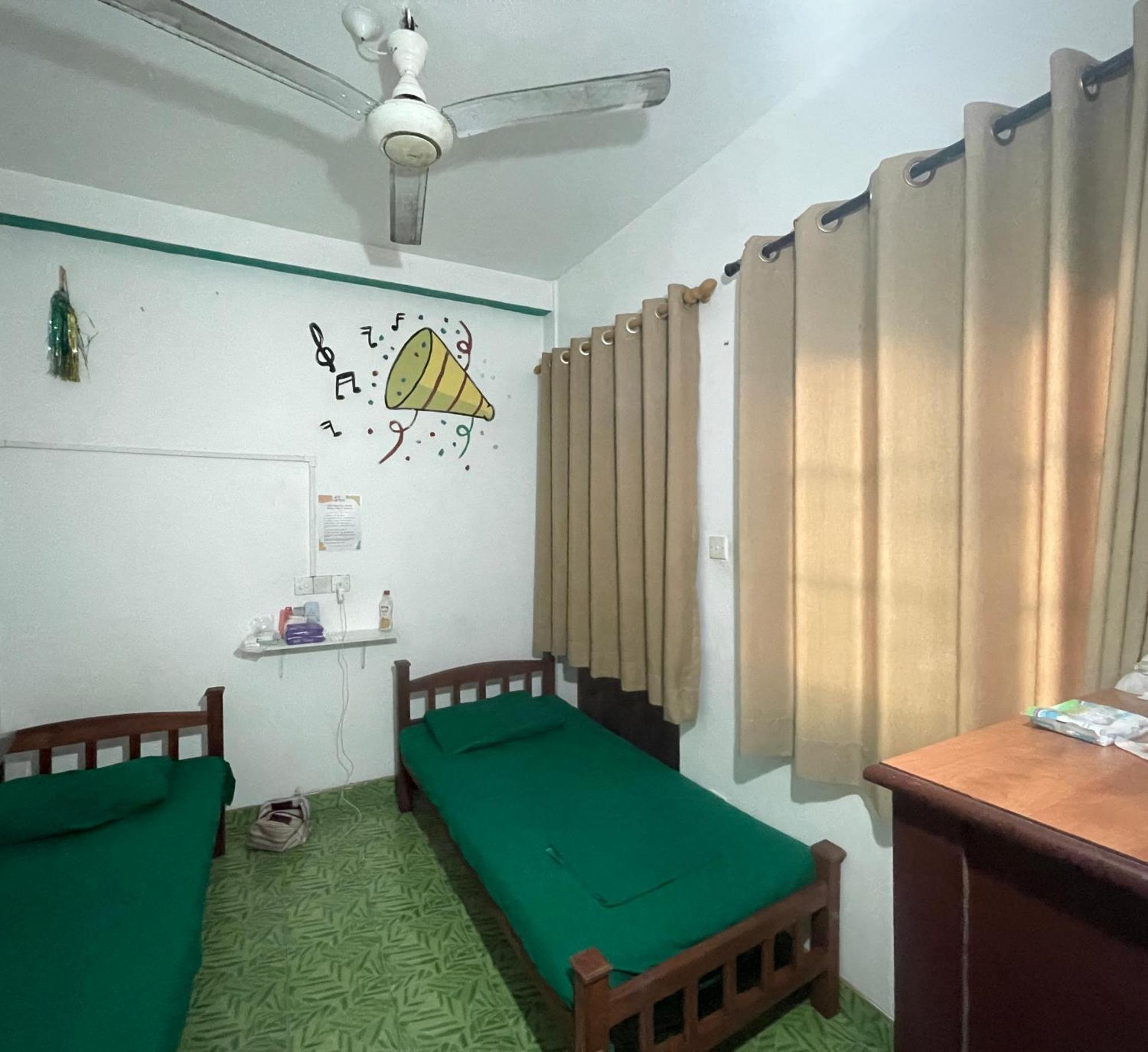Rockstel Towers Hostel Unawatuna Buitenkant foto