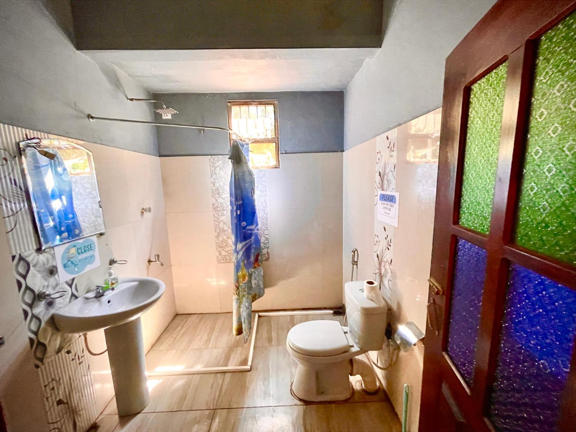 Rockstel Towers Hostel Unawatuna Buitenkant foto