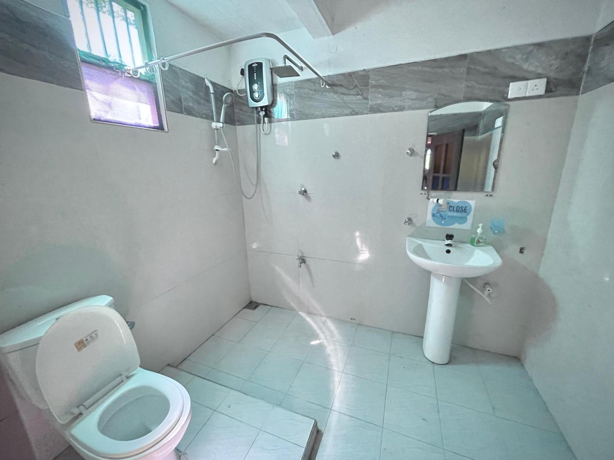 Rockstel Towers Hostel Unawatuna Buitenkant foto
