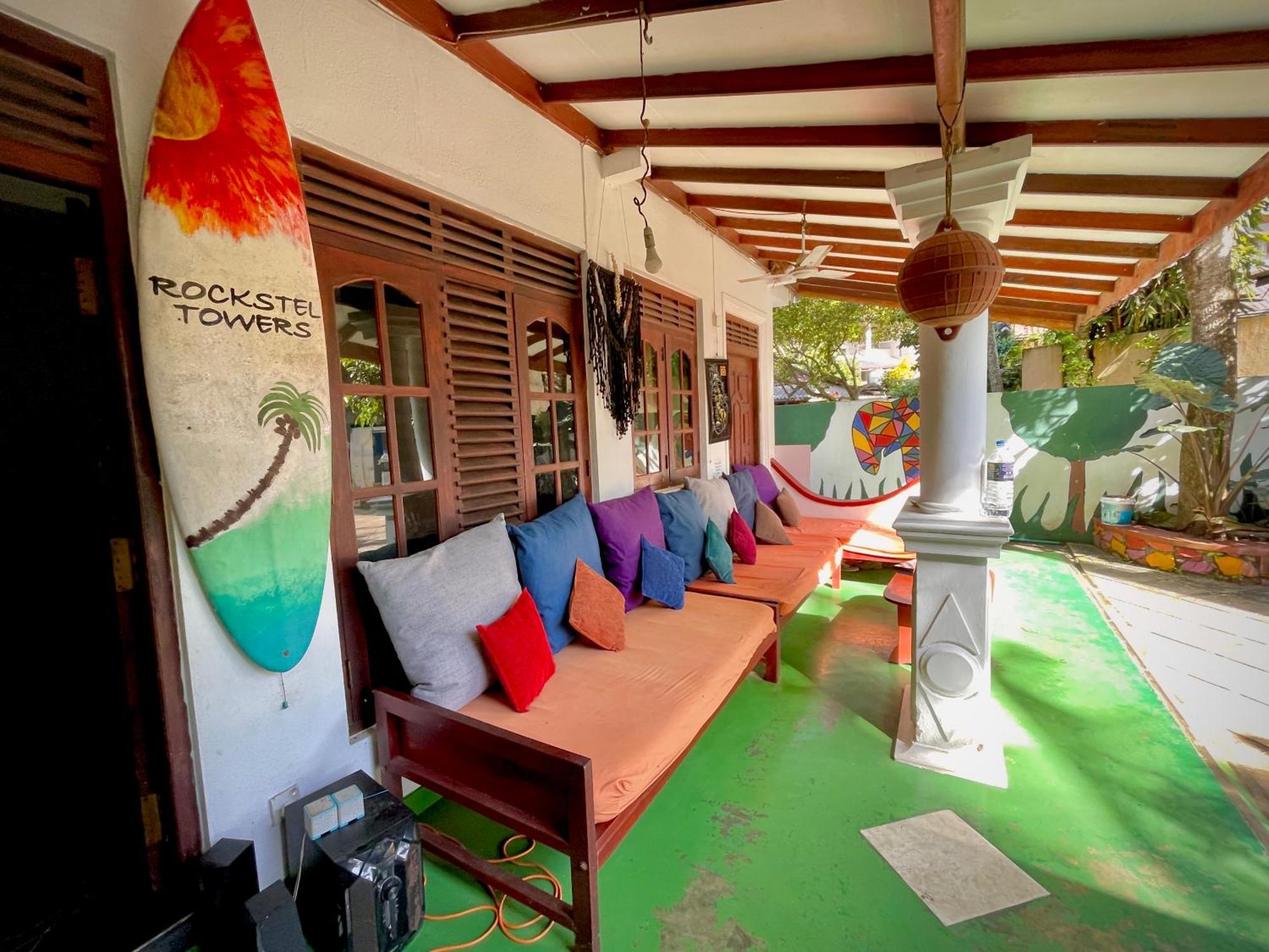 Rockstel Towers Hostel Unawatuna Buitenkant foto