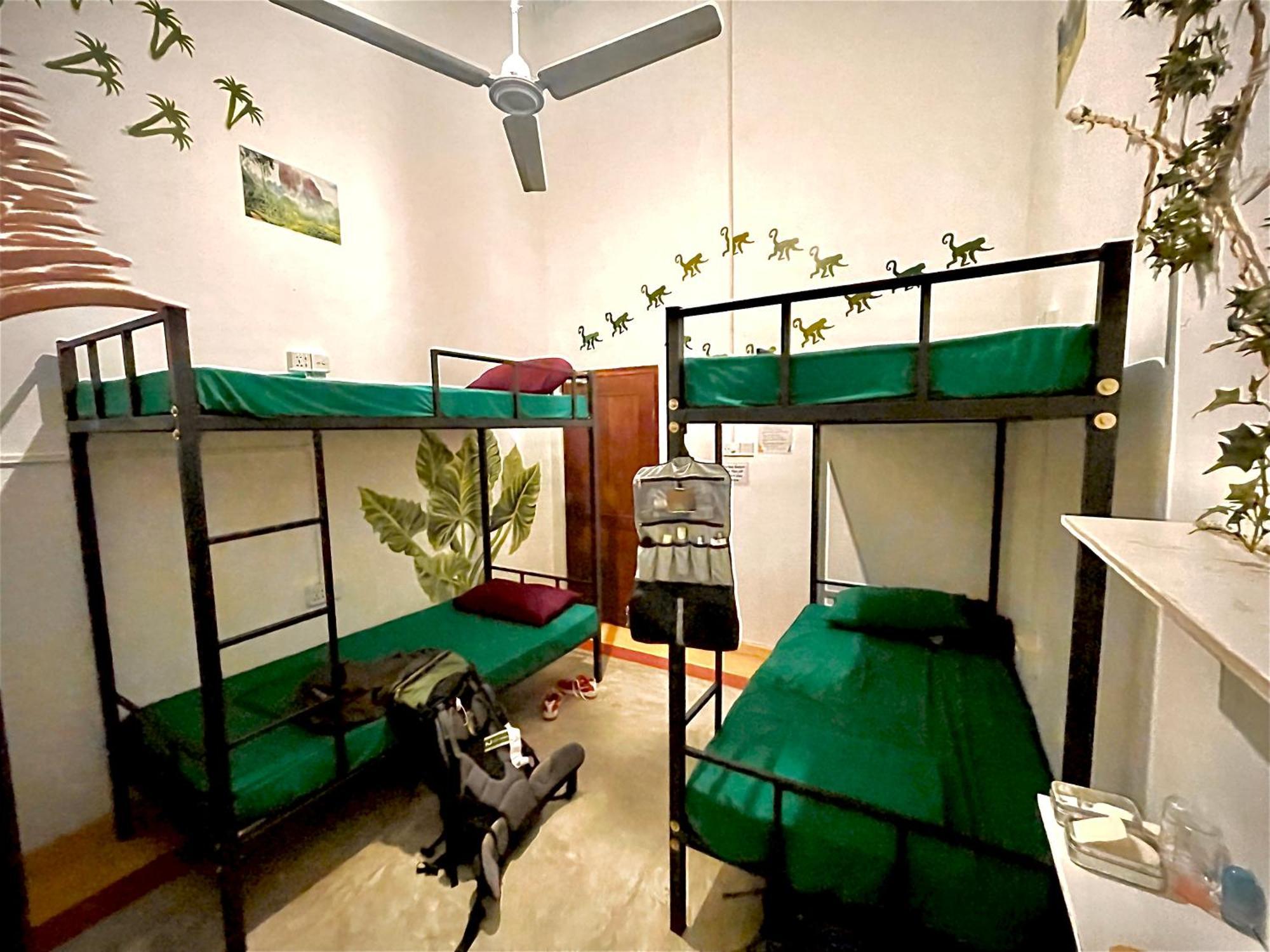 Rockstel Towers Hostel Unawatuna Buitenkant foto