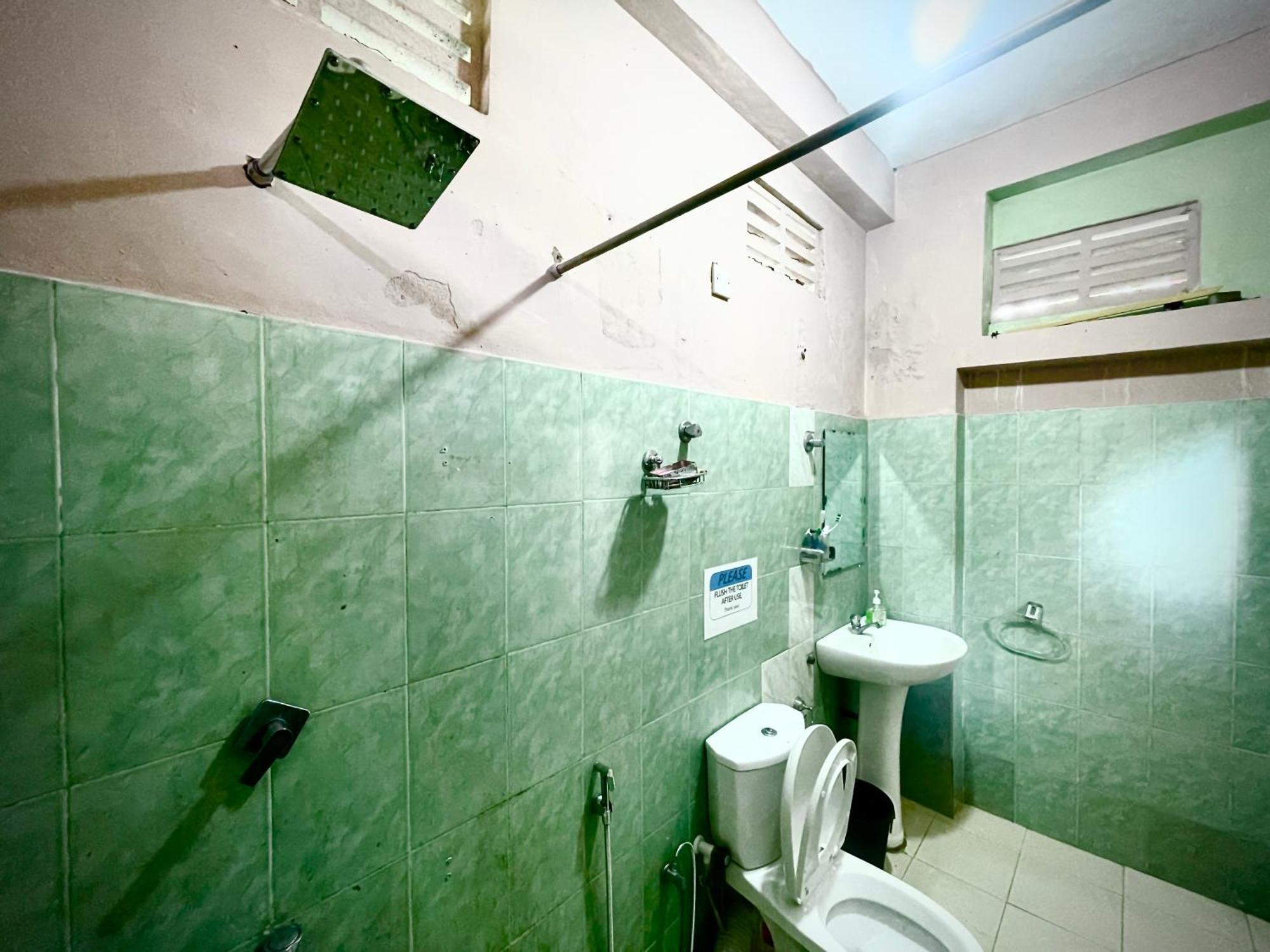Rockstel Towers Hostel Unawatuna Buitenkant foto